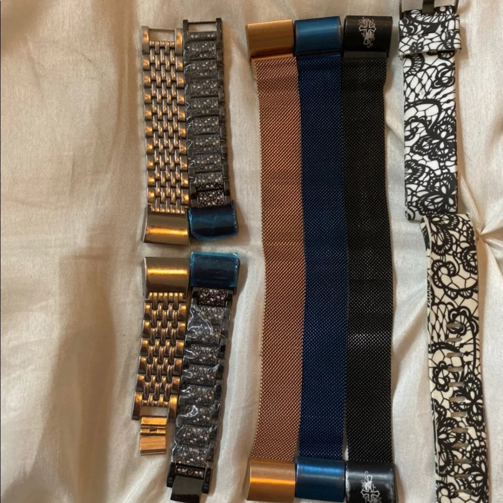 Fitbit charge 2 with multiple bands and charger